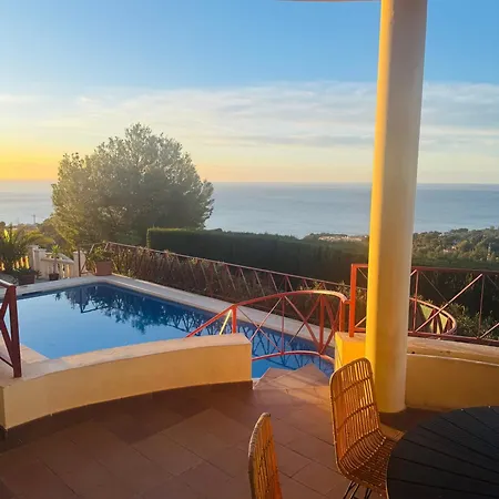 Villa Spacious In Hills