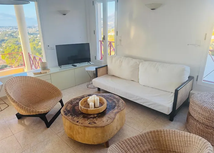 Spacious In Hills Альтеа